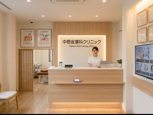 自己流ケアで長引かせない。大人ニキビで皮膚科に行くべき目安